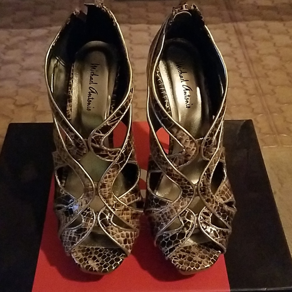 Michael Antonio Pumps